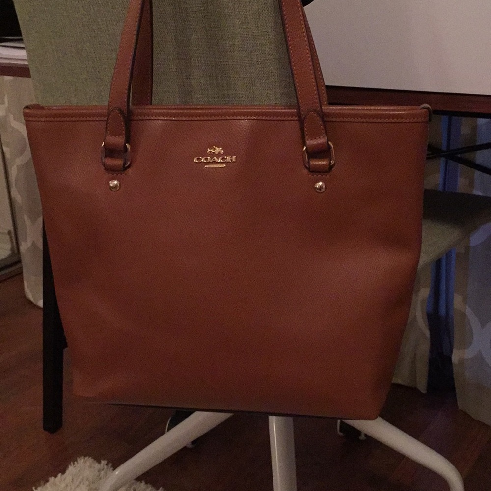 Classic Coach Shoulder Bag